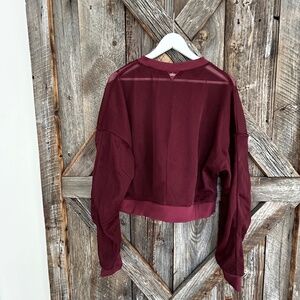 Relaxed Cropped Mesh Pullover Alo Yoga Women’s MEDIUM BURGUNDY